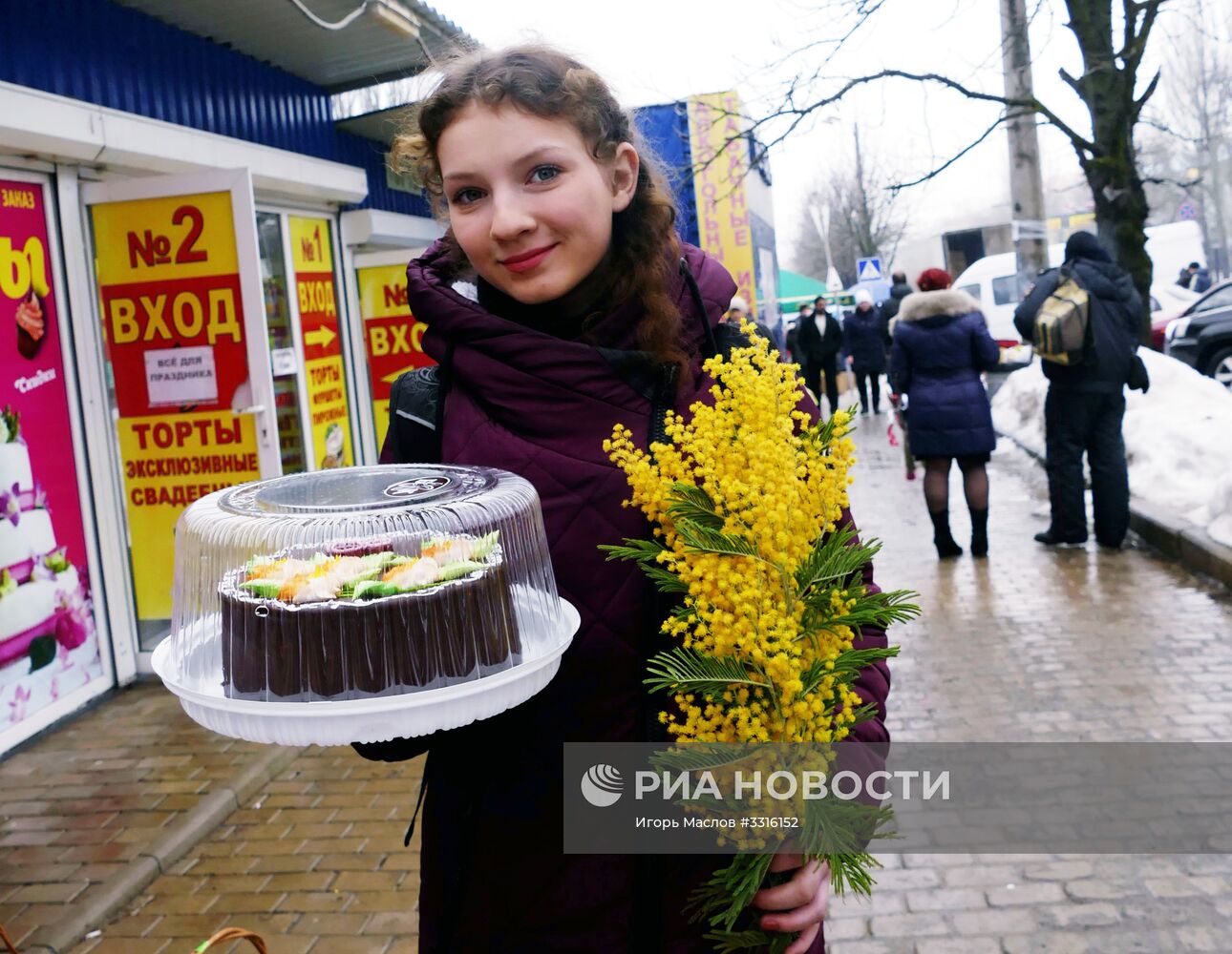 Празднование Международного женского дня в Донецке