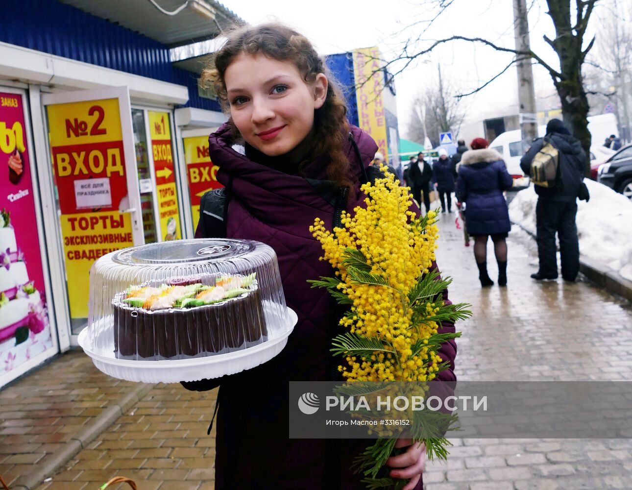 Празднование Международного женского дня в Донецке