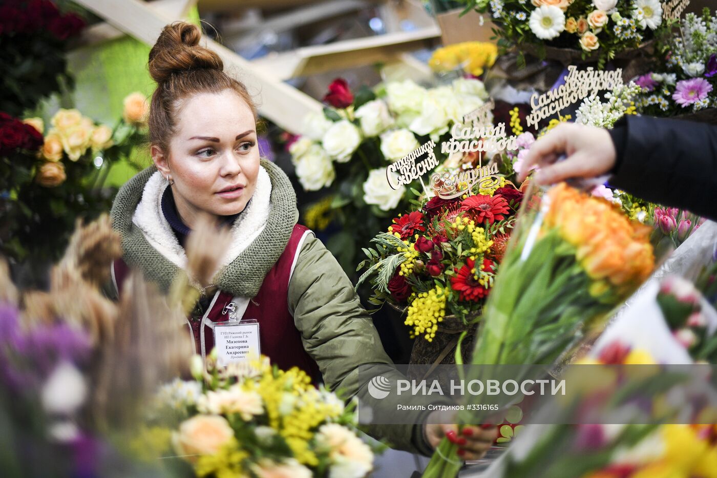 Продажа цветов в Международный женский день