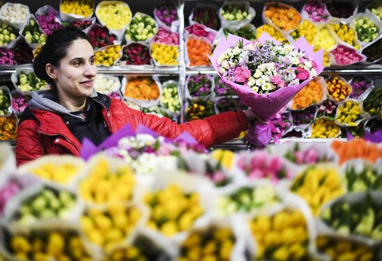 Продажа цветов в Международный женский день