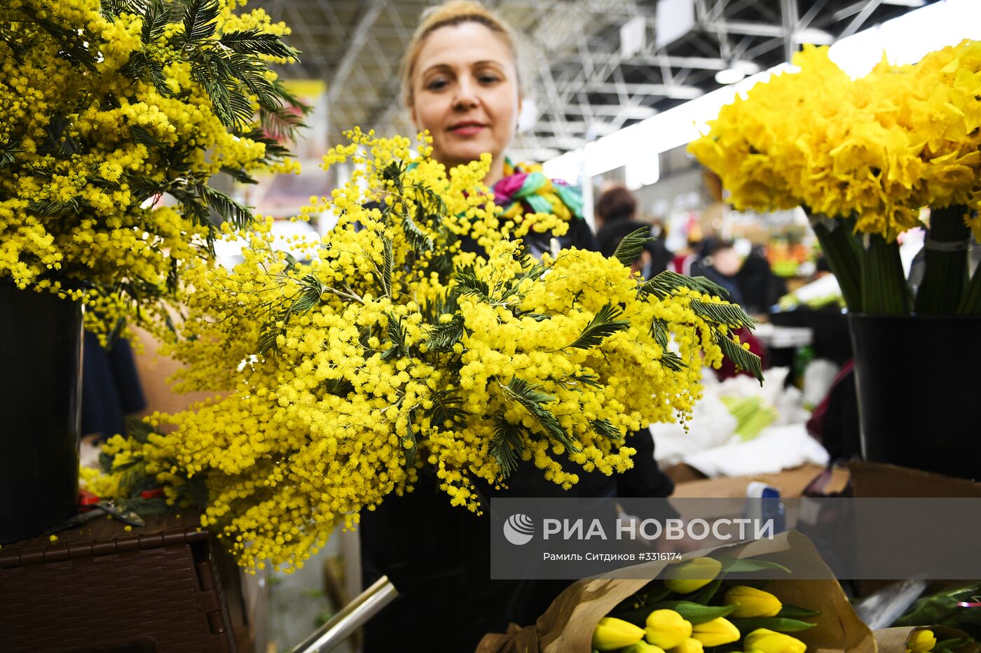 Продажа цветов в Международный женский день