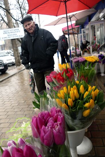 Празднование Международного женского дня в Донецке