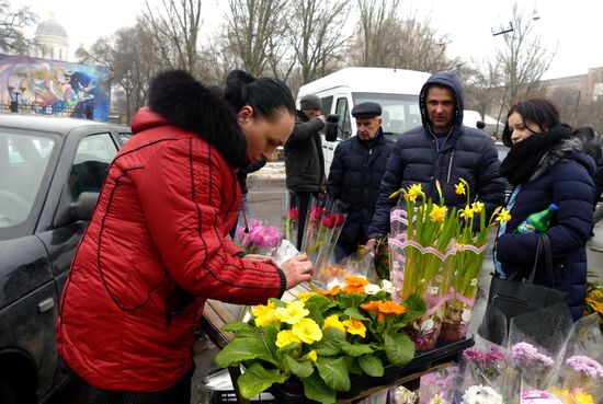 Празднование Международного женского дня в Донецке