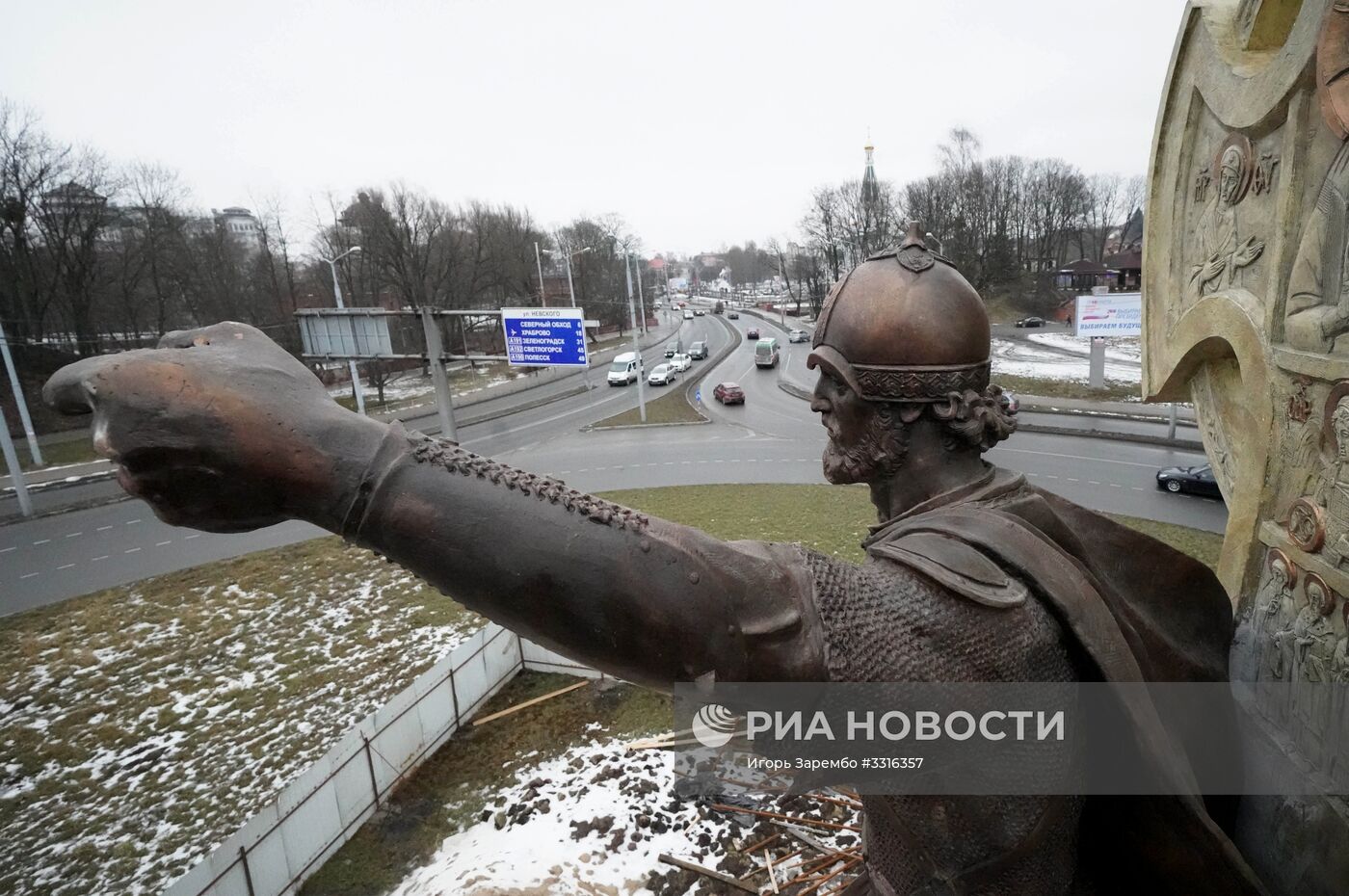 Установка памятника Александру Невскому в Калининграде