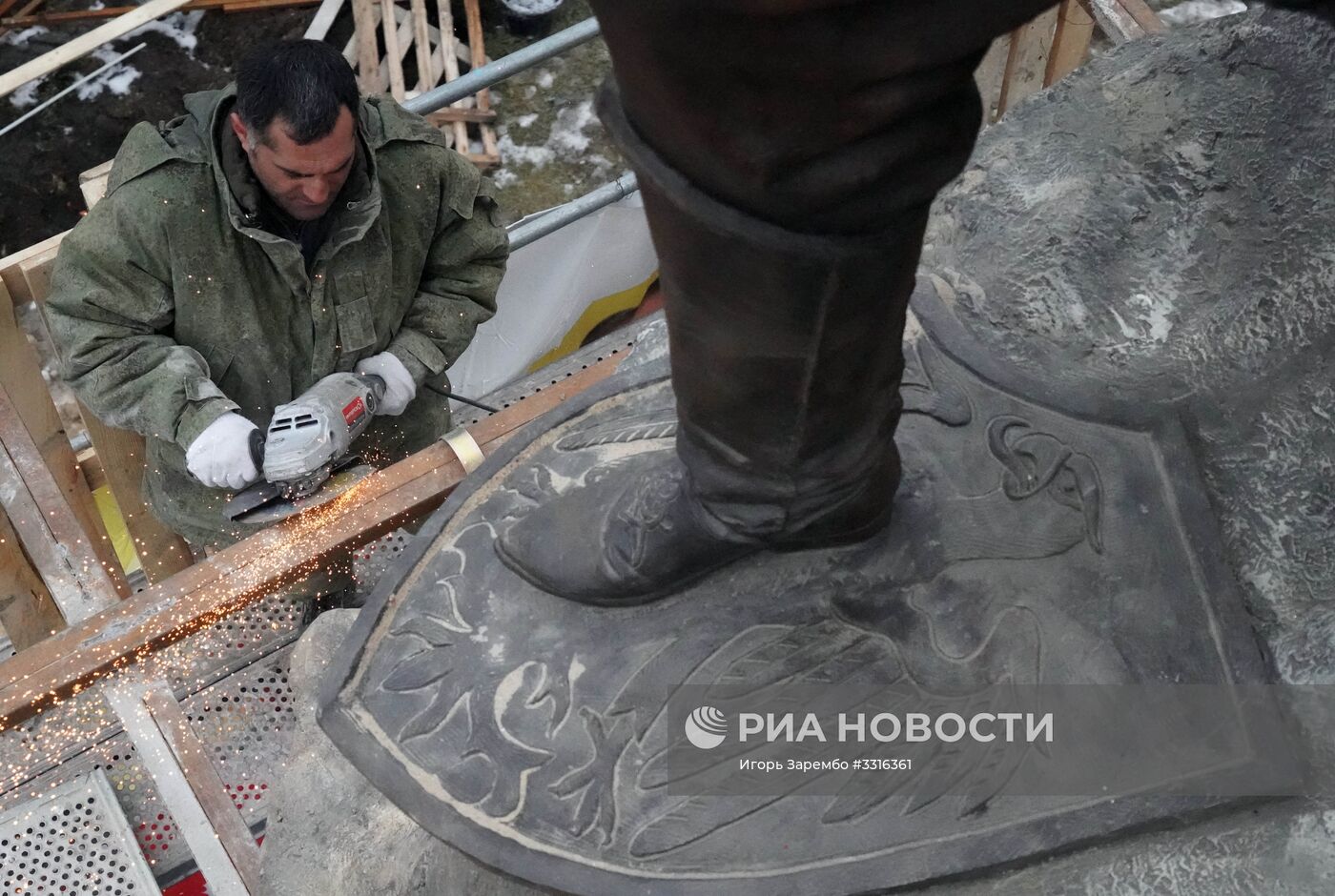 Установка памятника Александру Невскому в Калининграде