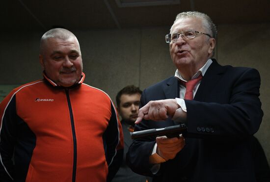 Кандидат в президенты РФ В. Жириновский посетил стрелковый клуб "Гепард"