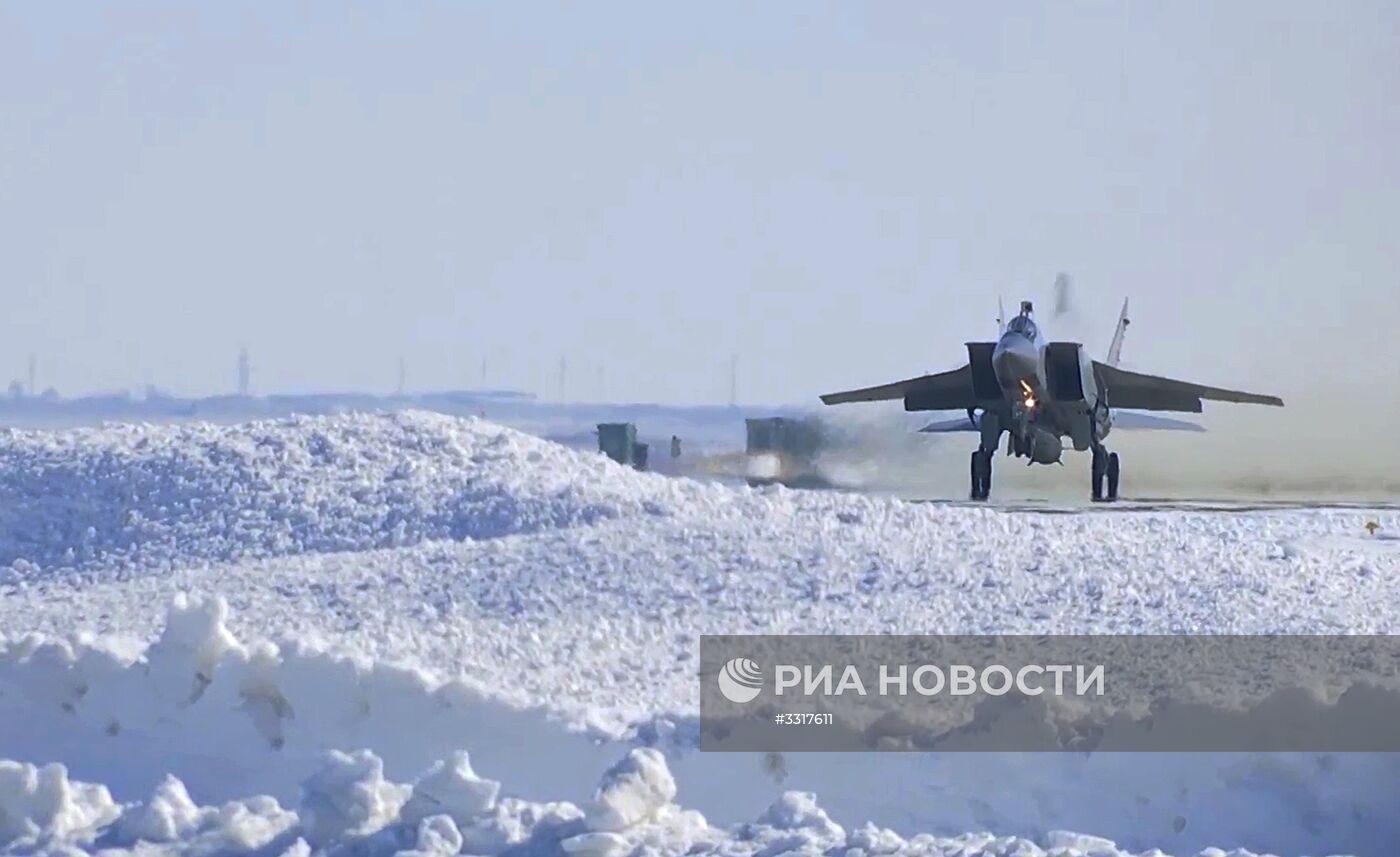 МиГ-31 ВКС провел учебный пуск гиперзвуковой ракеты "Кинжал"