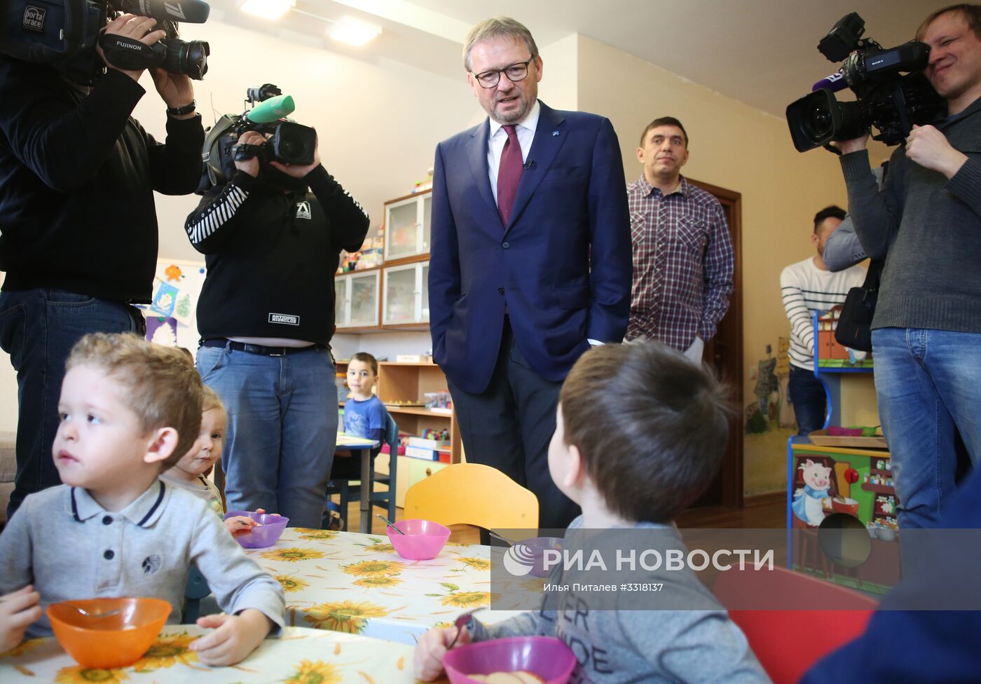 Кандидат в президенты РФ Б. Титов посетил частный детский сад "Кувшинка"