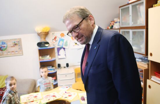 Кандидат в президенты РФ Б. Титов посетил частный детский сад "Кувшинка"