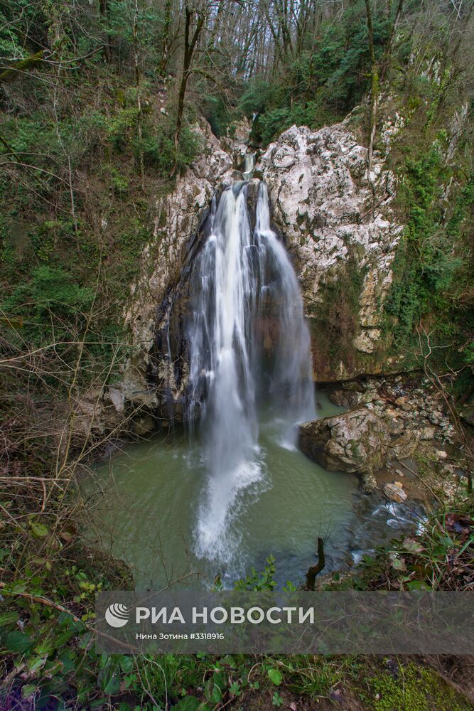 Водопады на реке Агура