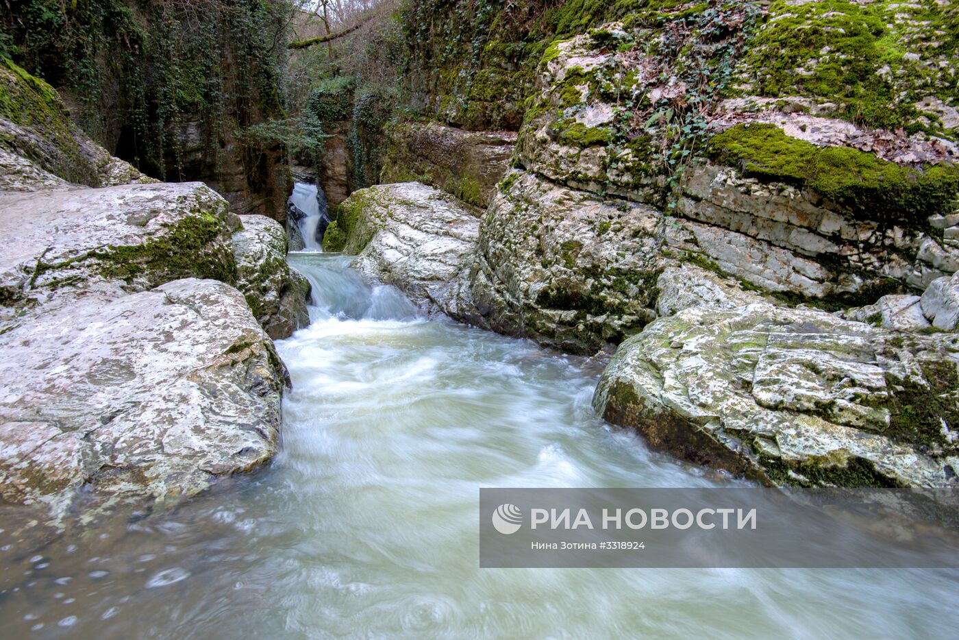 Водопады на реке Агура