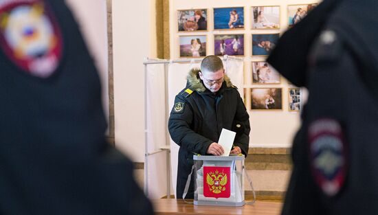 Досрочное голосование военнослужащих в Севастополе