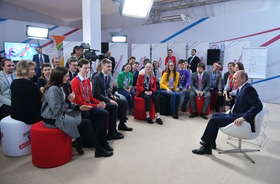 Президент РФ В. Путин принял участие в работе форума "Россия – страна возможностей"