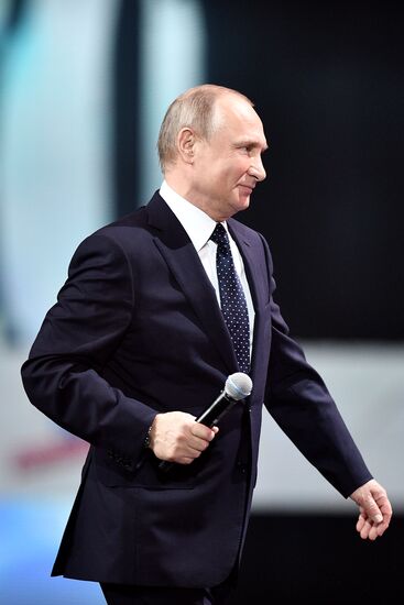 Президент РФ В. Путин принял участие в работе форума "Россия – страна возможностей"