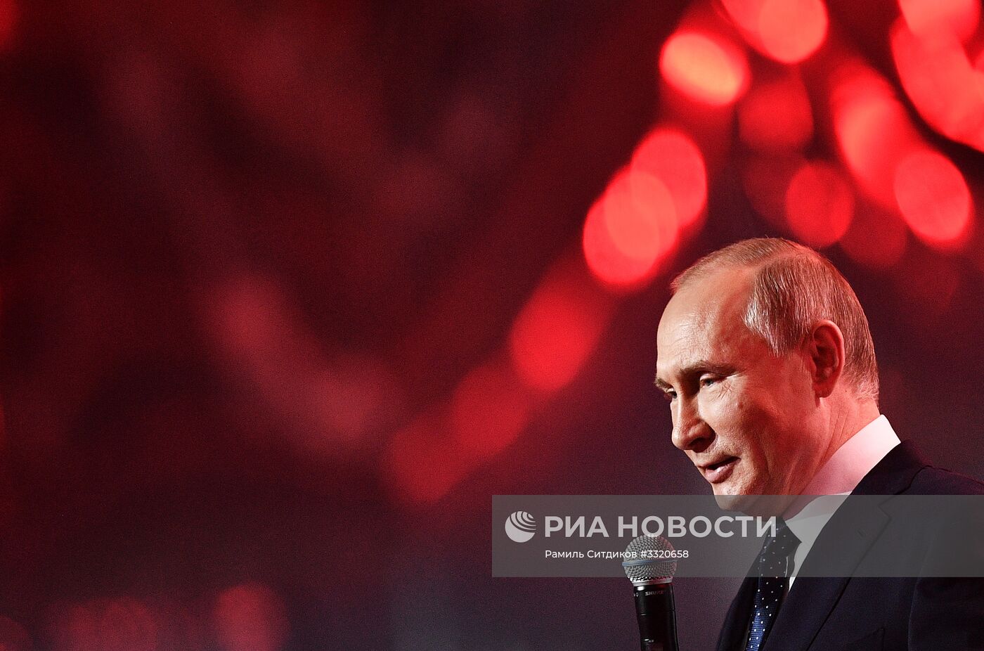 Президент РФ В. Путин принял участие в работе форума "Россия – страна возможностей"