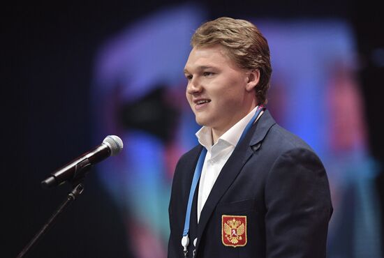 Президент РФ В. Путин принял участие в работе форума "Россия – страна возможностей"