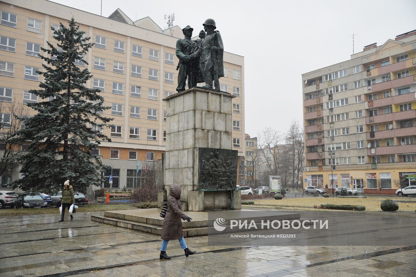 Памятники советским солдатам в Польше