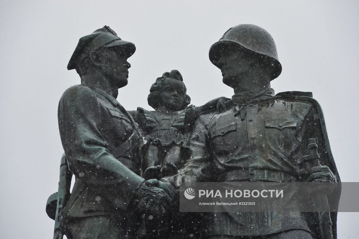 Памятники советским солдатам в Польше