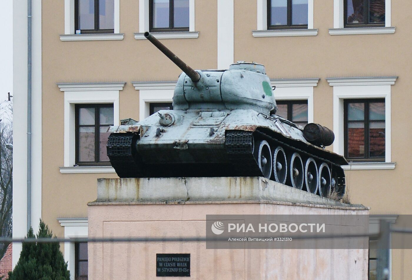 Памятники советским солдатам в Польше