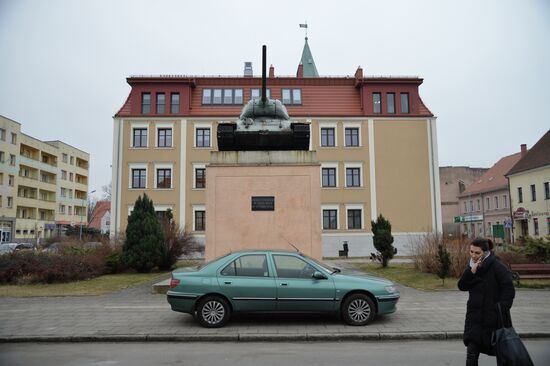 Памятники советским солдатам в Польше