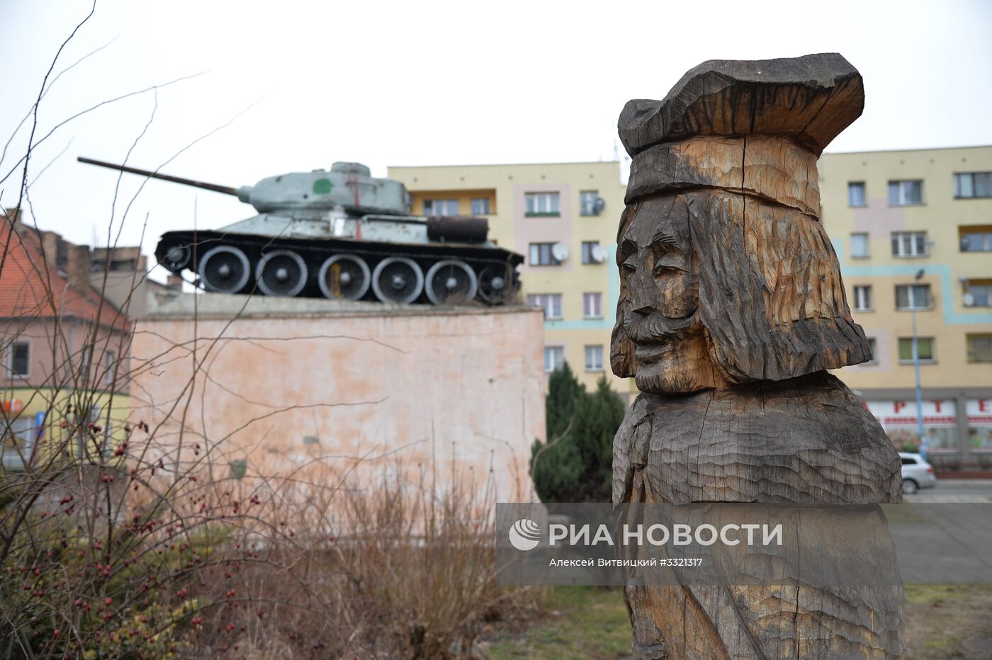 Памятники советским солдатам в Польше