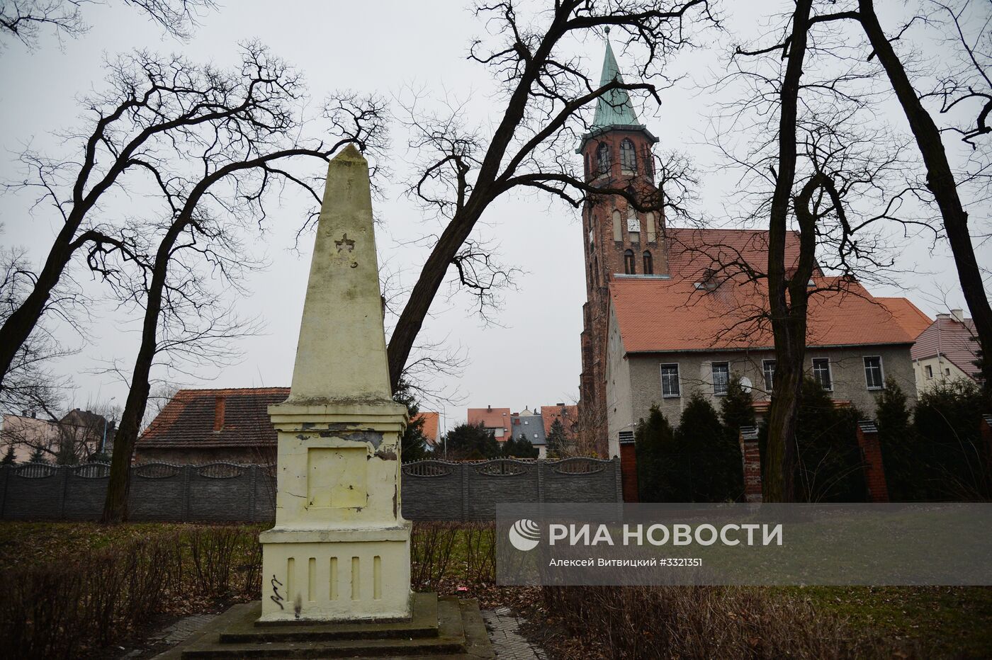 Памятники советским солдатам в Польше