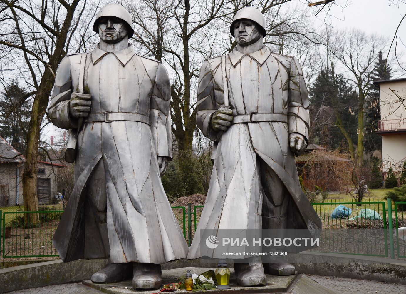 Памятники советским солдатам в Польше