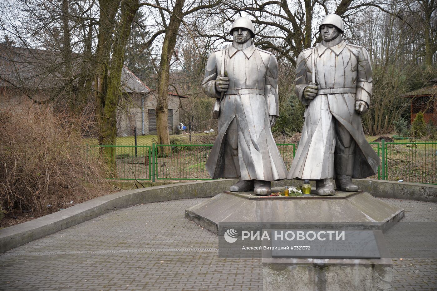 Памятники советским солдатам в Польше