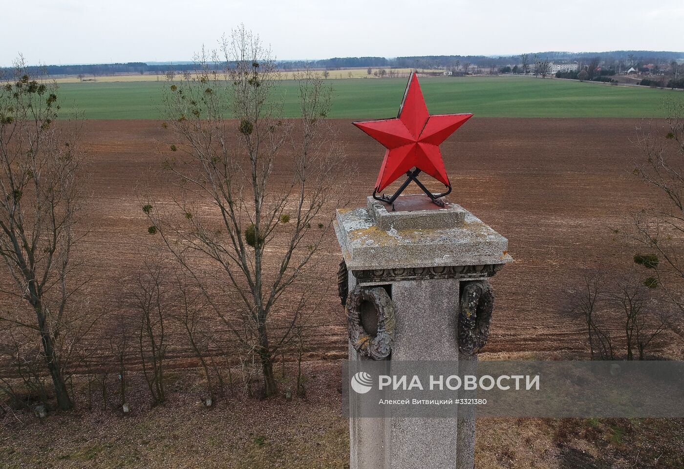 Памятники советским солдатам в Польше