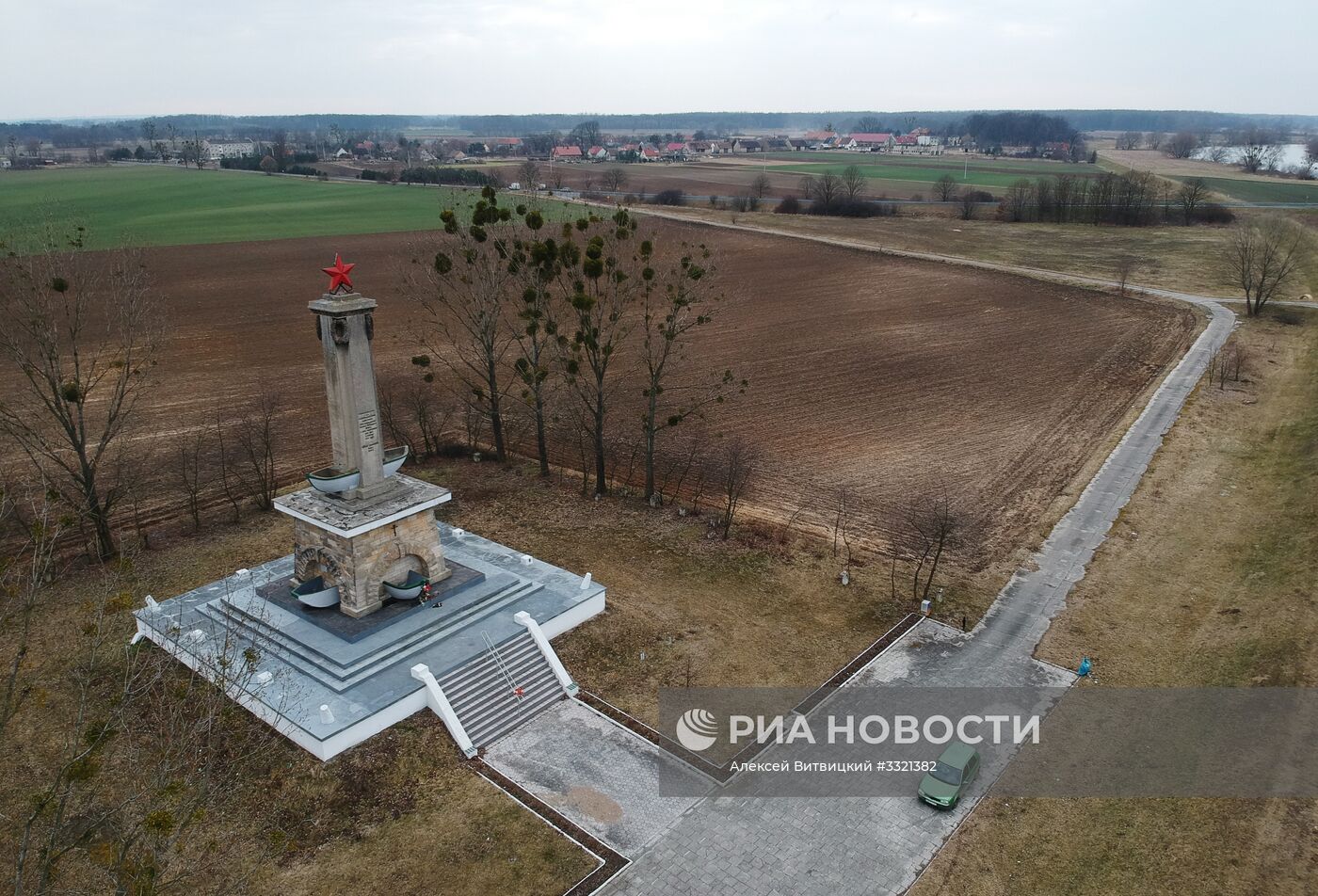 Памятники советским солдатам в Польше