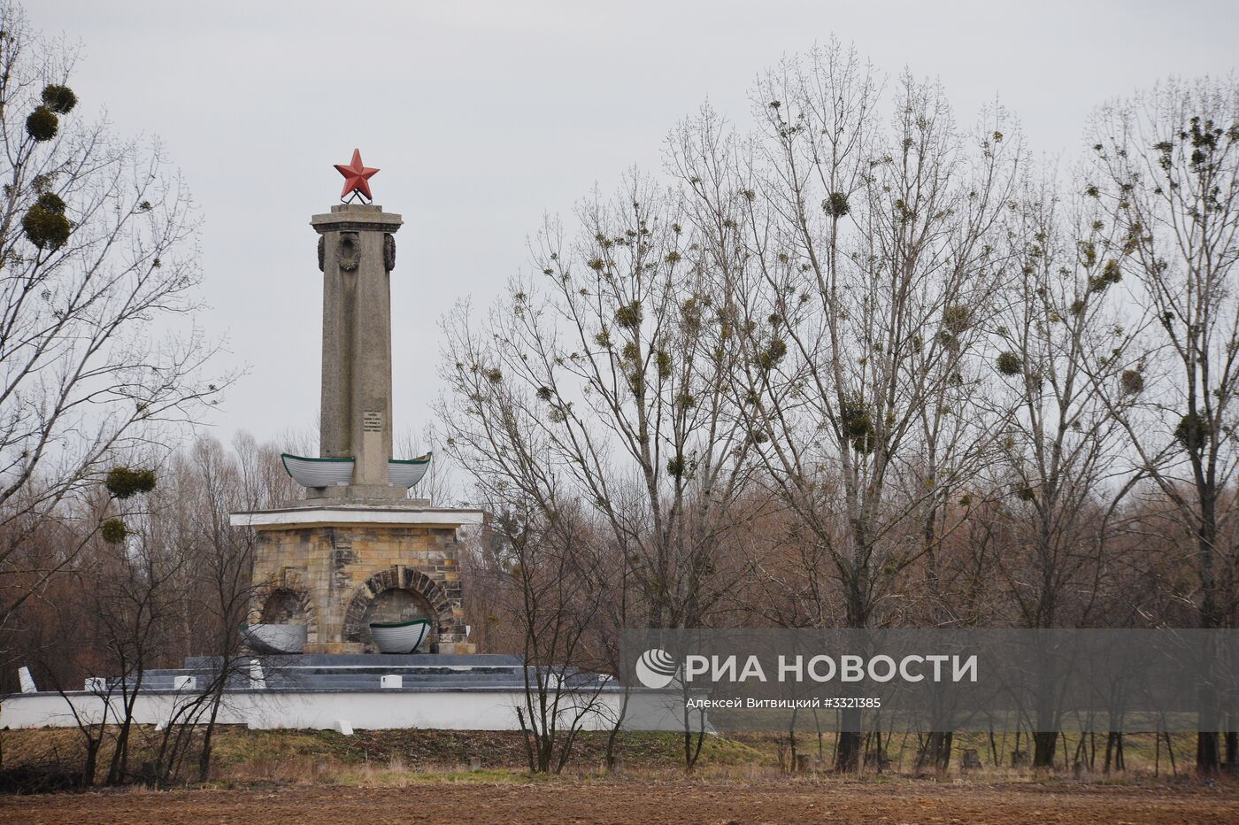 Памятники советским солдатам в Польше