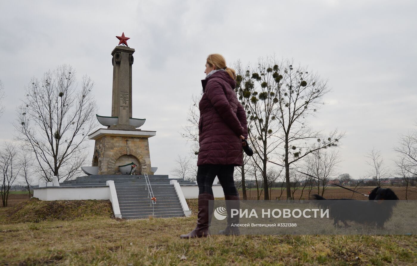 Памятники советским солдатам в Польше