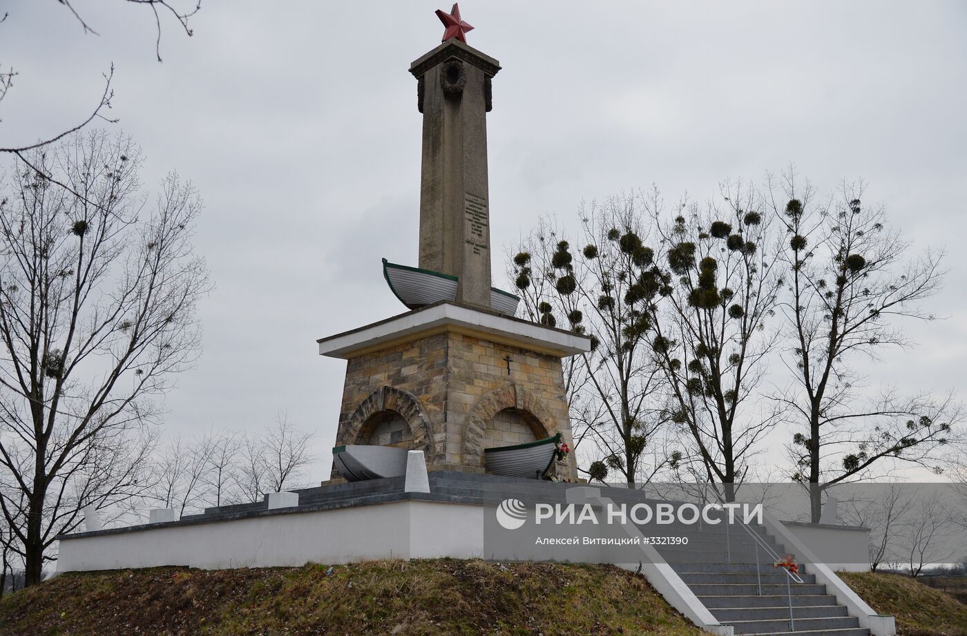 Памятники советским солдатам в Польше