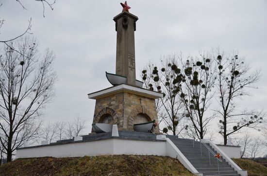 Памятники советским солдатам в Польше