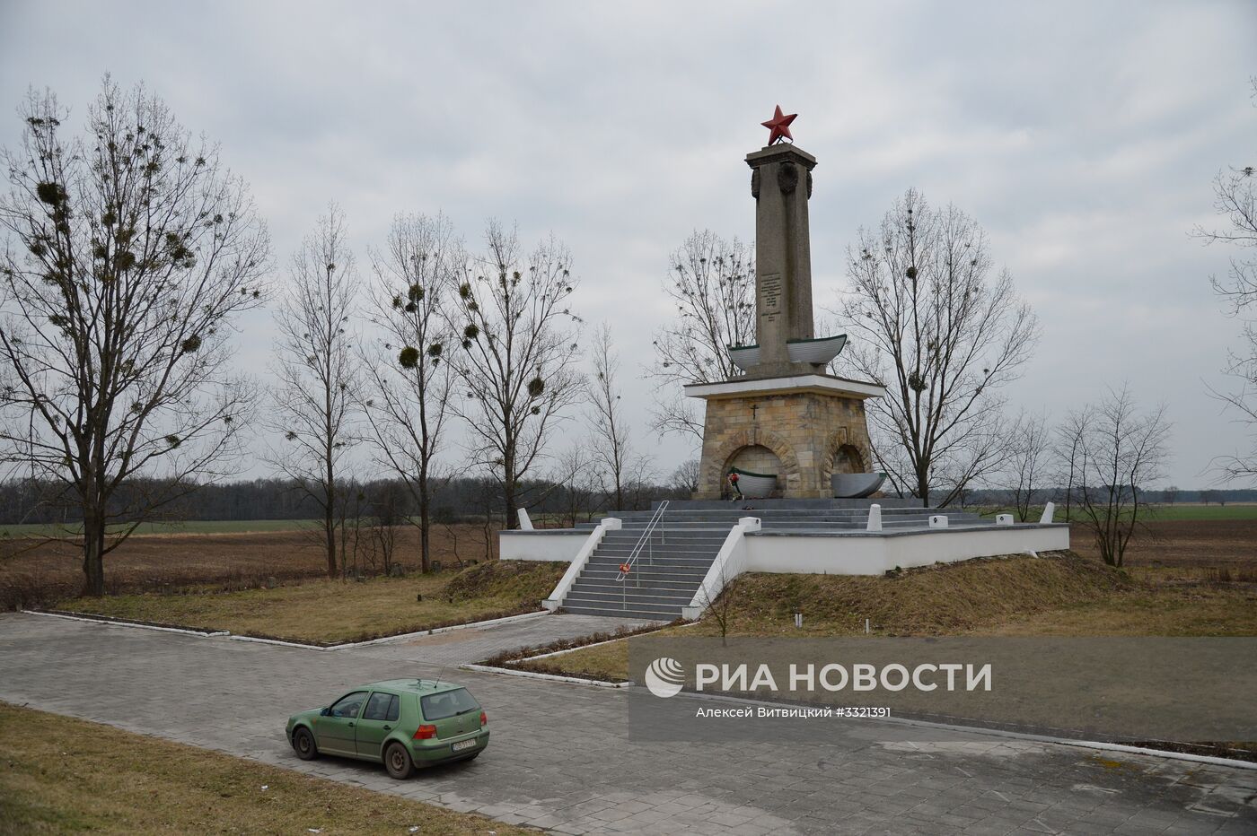 Памятники советским солдатам в Польше