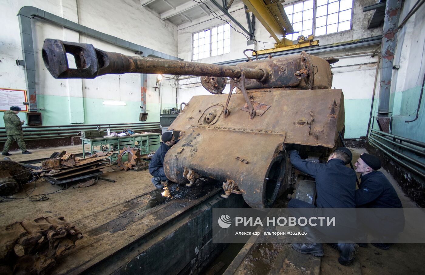 Реконструкция американского танка Sherman в Ленинградской области