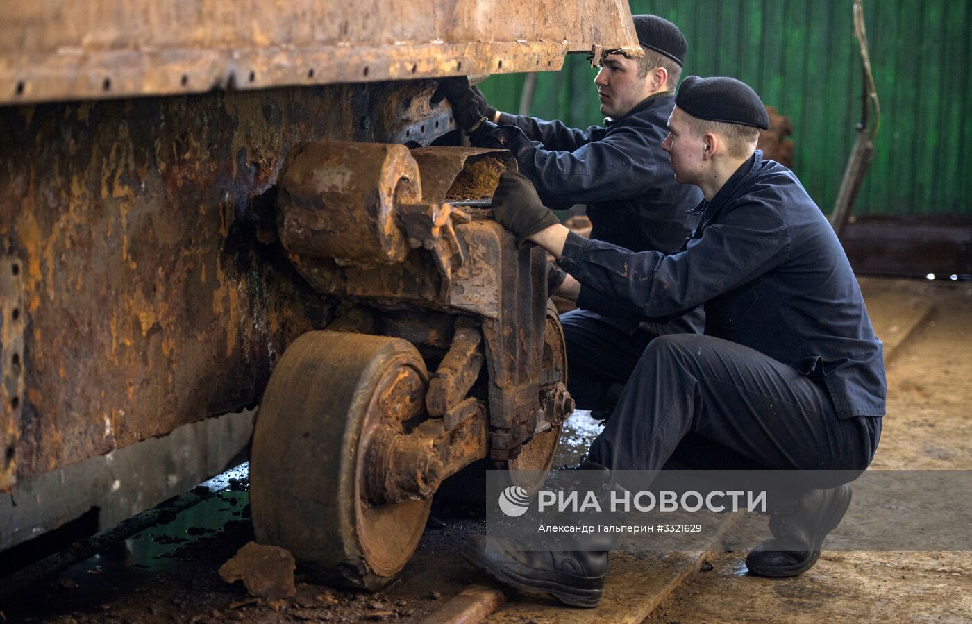 Реконструкция американского танка Sherman в Ленинградской области