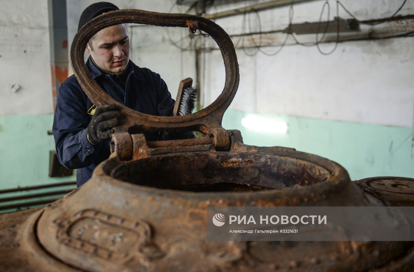 Реконструкция американского танка Sherman в Ленинградской области