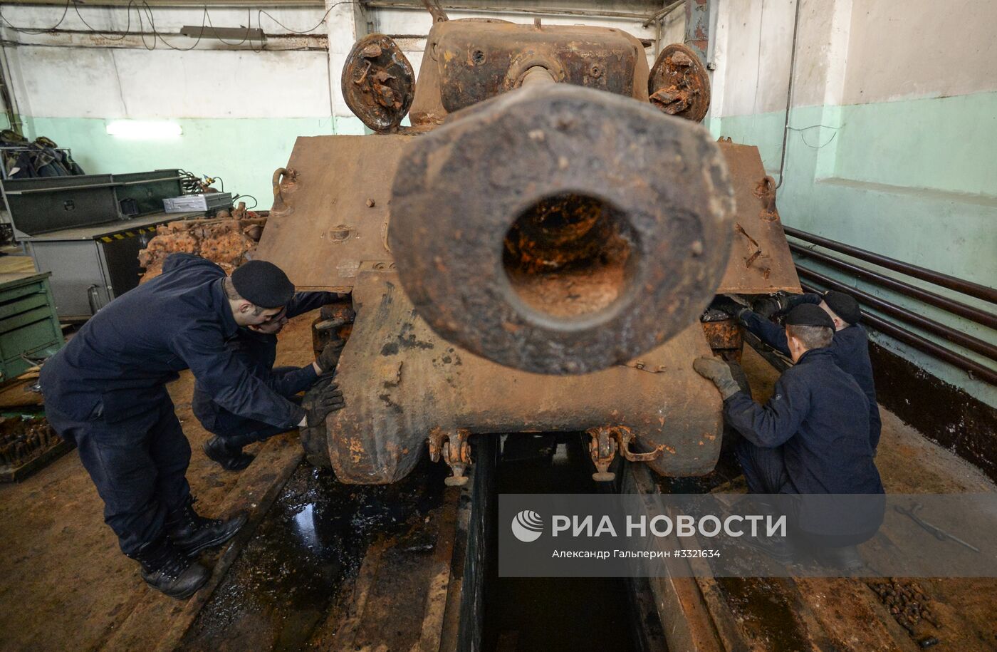 Реконструкция американского танка Sherman в Ленинградской области