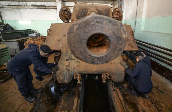 Реконструкция американского танка Sherman в Ленинградской области