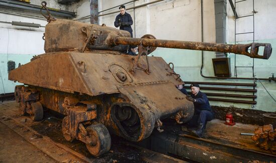 Реконструкция американского танка Sherman в Ленинградской области