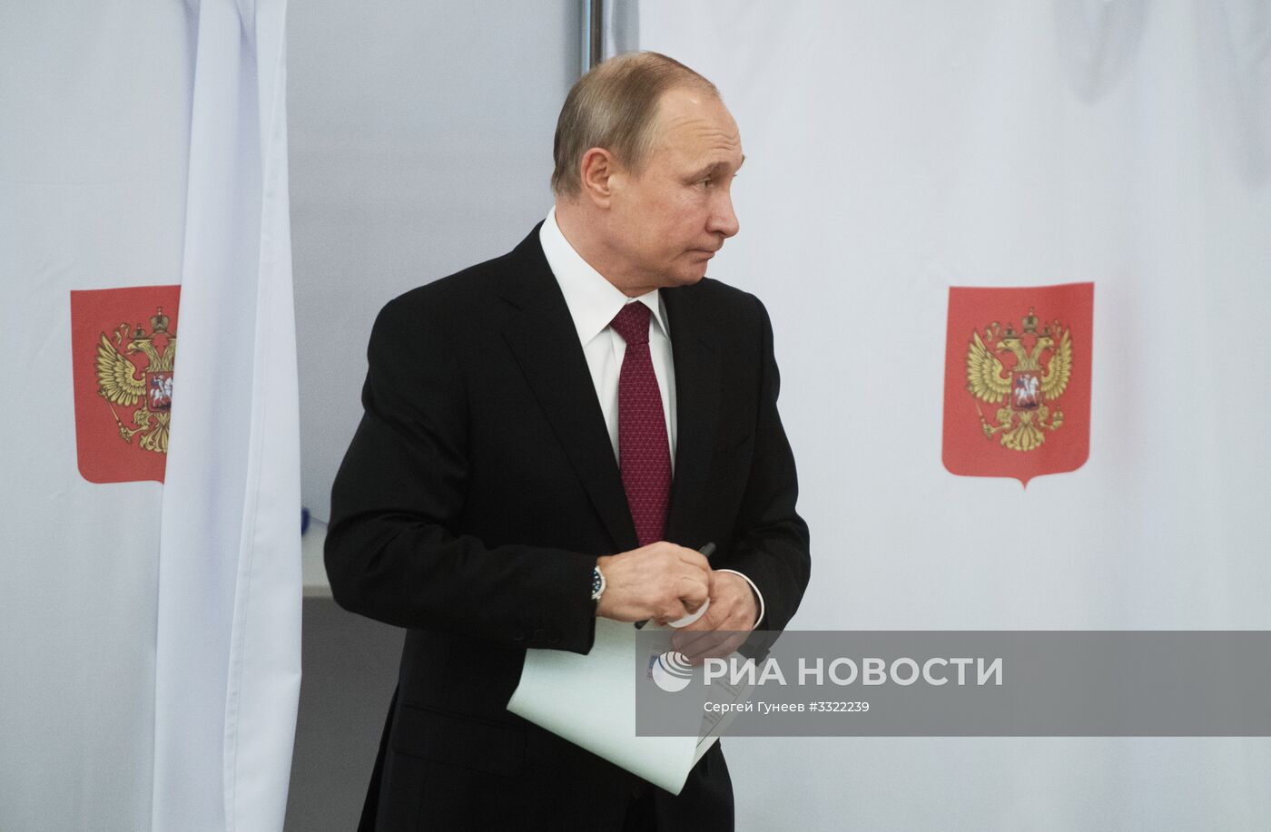 Президент РФ В. Путин принял участие в голосовании на выборах президента РФ