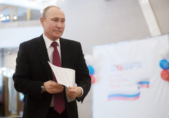 Президент РФ В. Путин принял участие в голосовании на выборах президента РФ