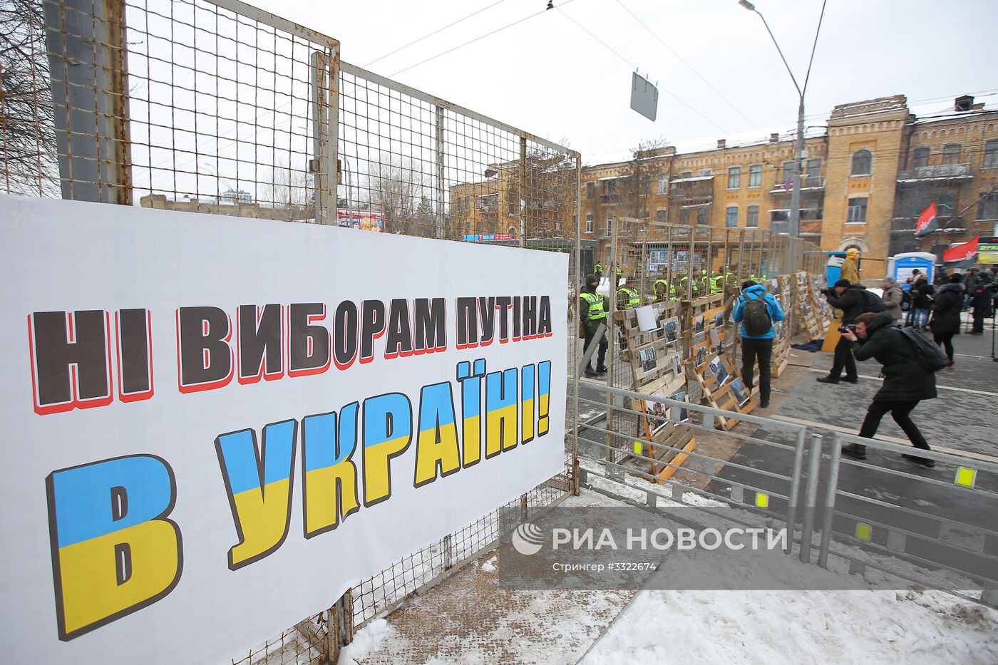 На Украине россиян не пускают на избирательные участки