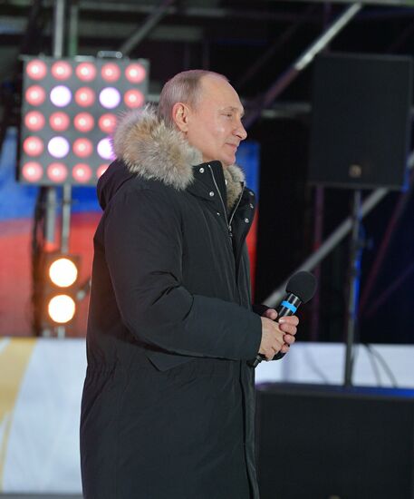 Президент РФ В. Путин посетил митинг-концерт в Москве, посвященный годовщине воссоединения Крыма с Россией