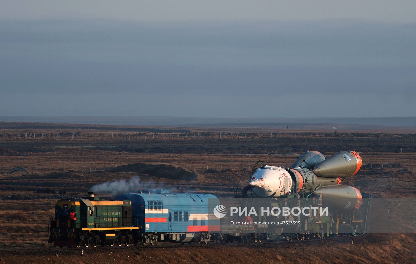 Вывоз РН "Союз-ФГ" с ТПК "Союз МС-08" на стартовую площадку