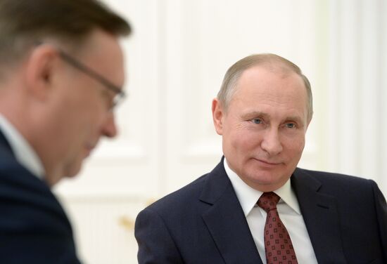 Президент РФ В. Путин встретился с сопредседателями предвыборного штаба кандидата в президенты РФ В. Путина