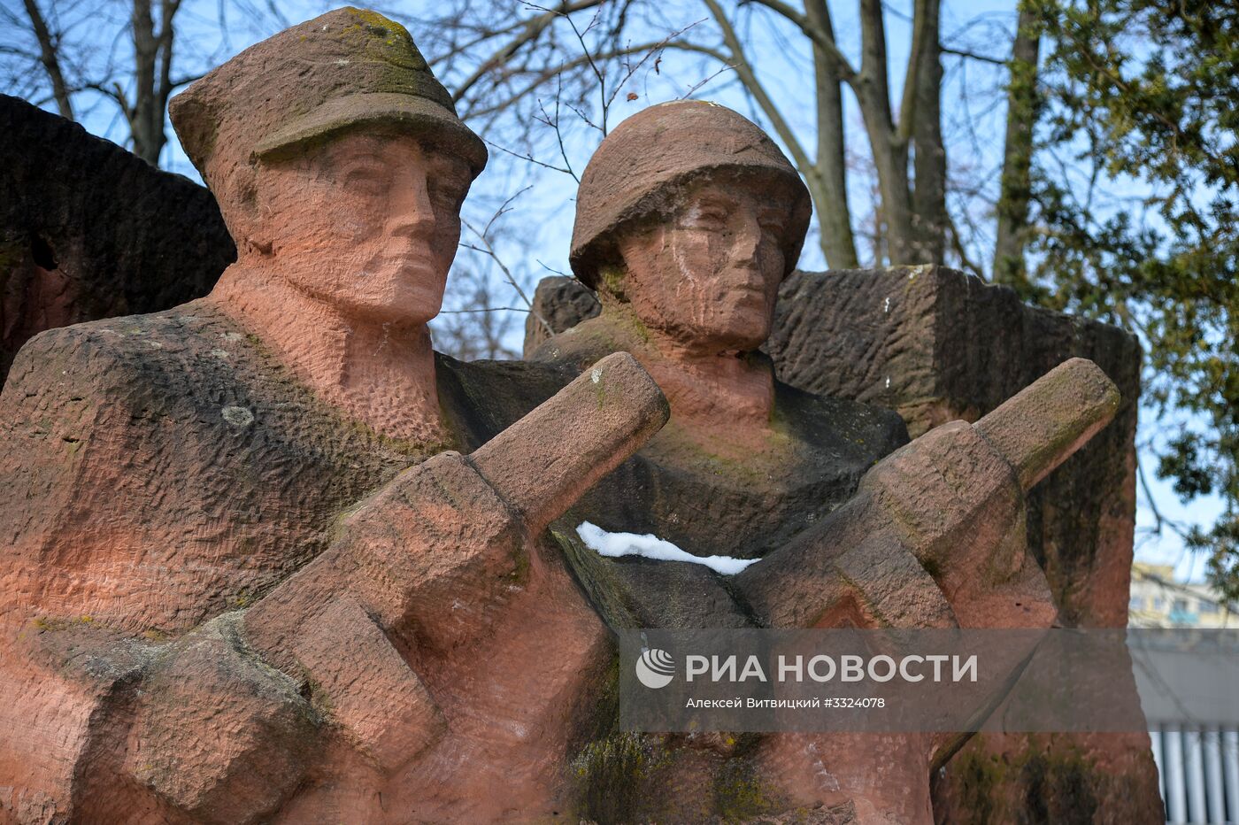 Памятники советским солдатам в Польше