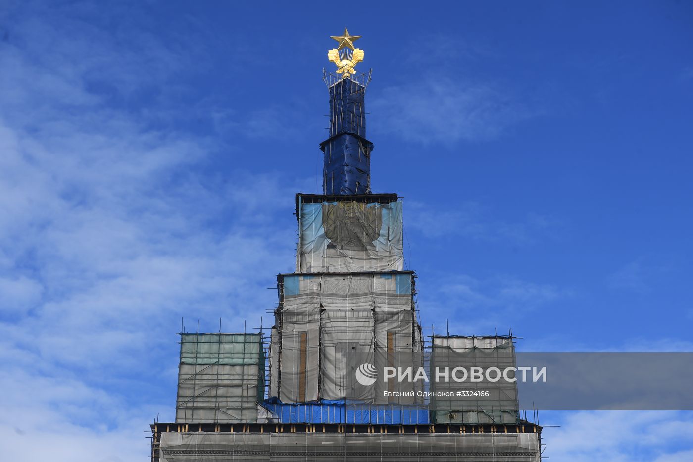 Золотую звезду отреставрировали на Центральном павильоне ВДНХ
