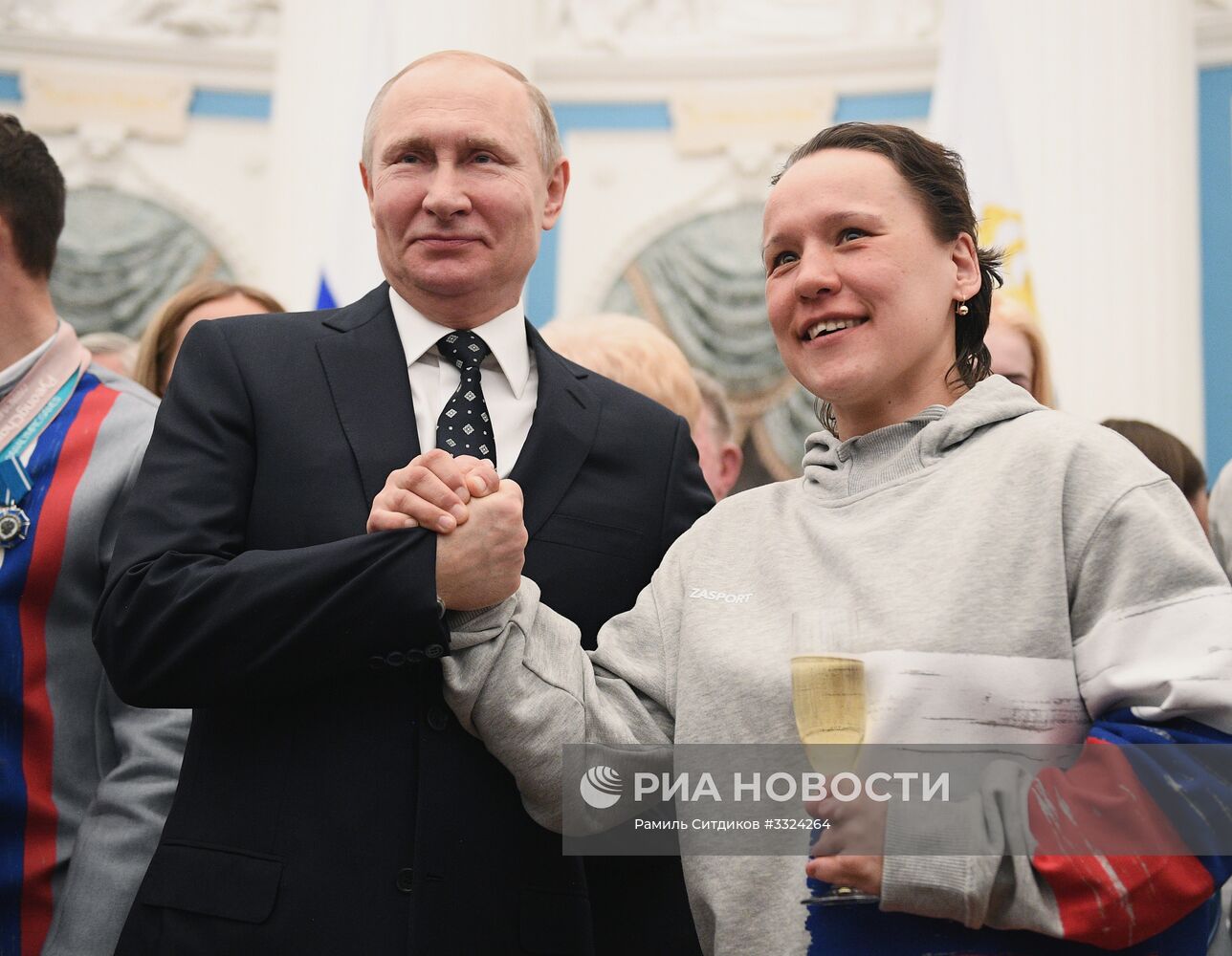 Президент РФ В. Путин встретился с российскими спортсменами – победителями и призёрами XII Паралимпийских зимних игр